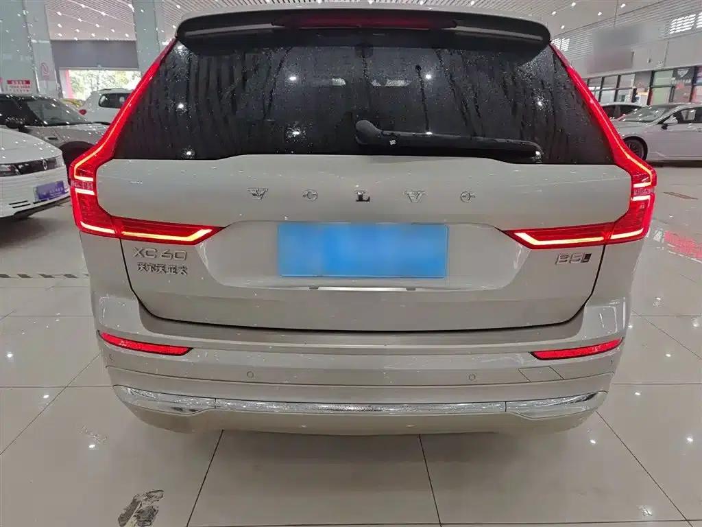 2023 Volvo XC60 B5 AWD Inscription Luxury Edition — миниатюра 6