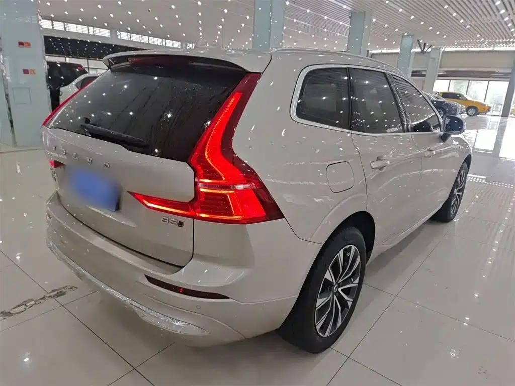 2023 Volvo XC60 B5 AWD Inscription Luxury Edition — миниатюра 7