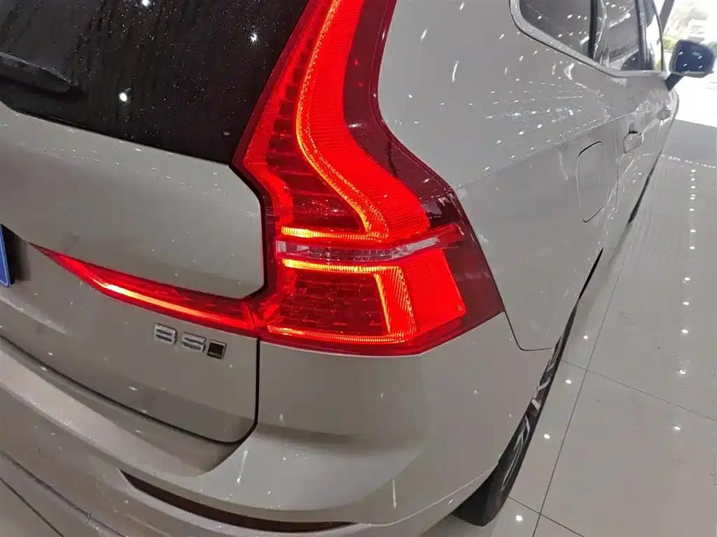 2023 Volvo XC60 B5 AWD Inscription Luxury Edition — миниатюра 8