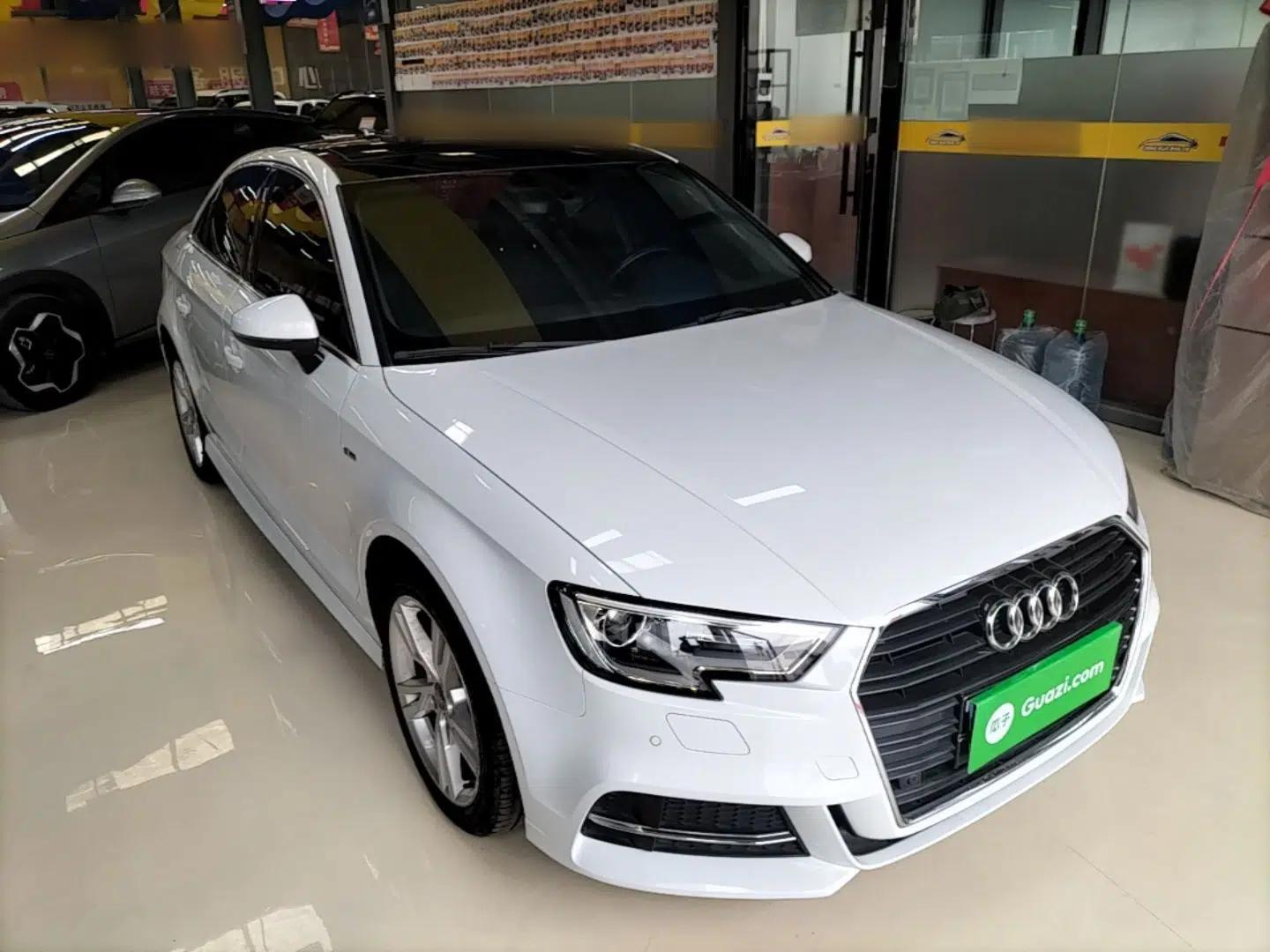 Audi A3 2018 30th Anniversary Edition Limousine 35 TFSI Fashion Model — миниатюра 3