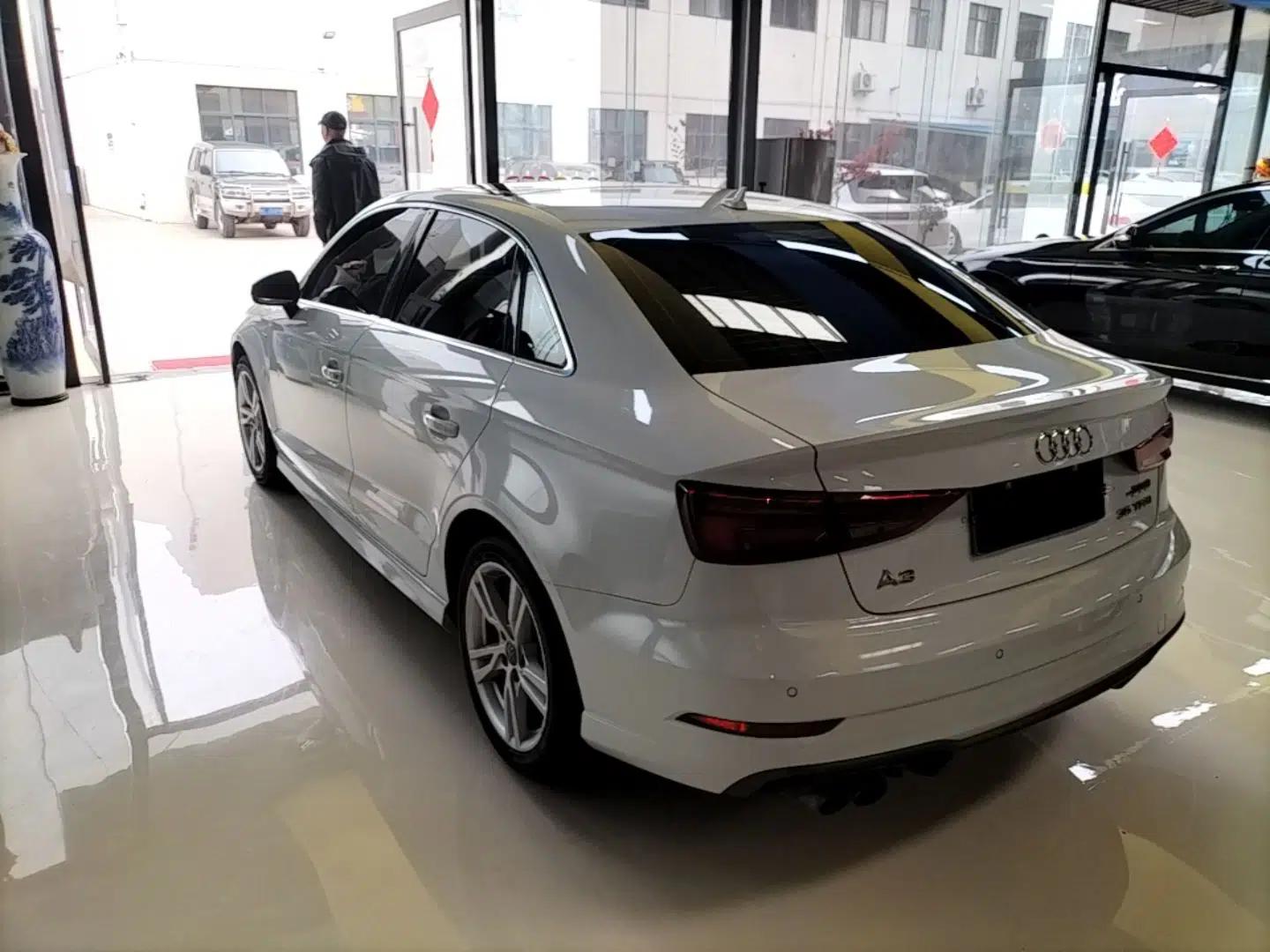 Audi A3 2018 30th Anniversary Edition Limousine 35 TFSI Fashion Model — миниатюра 4