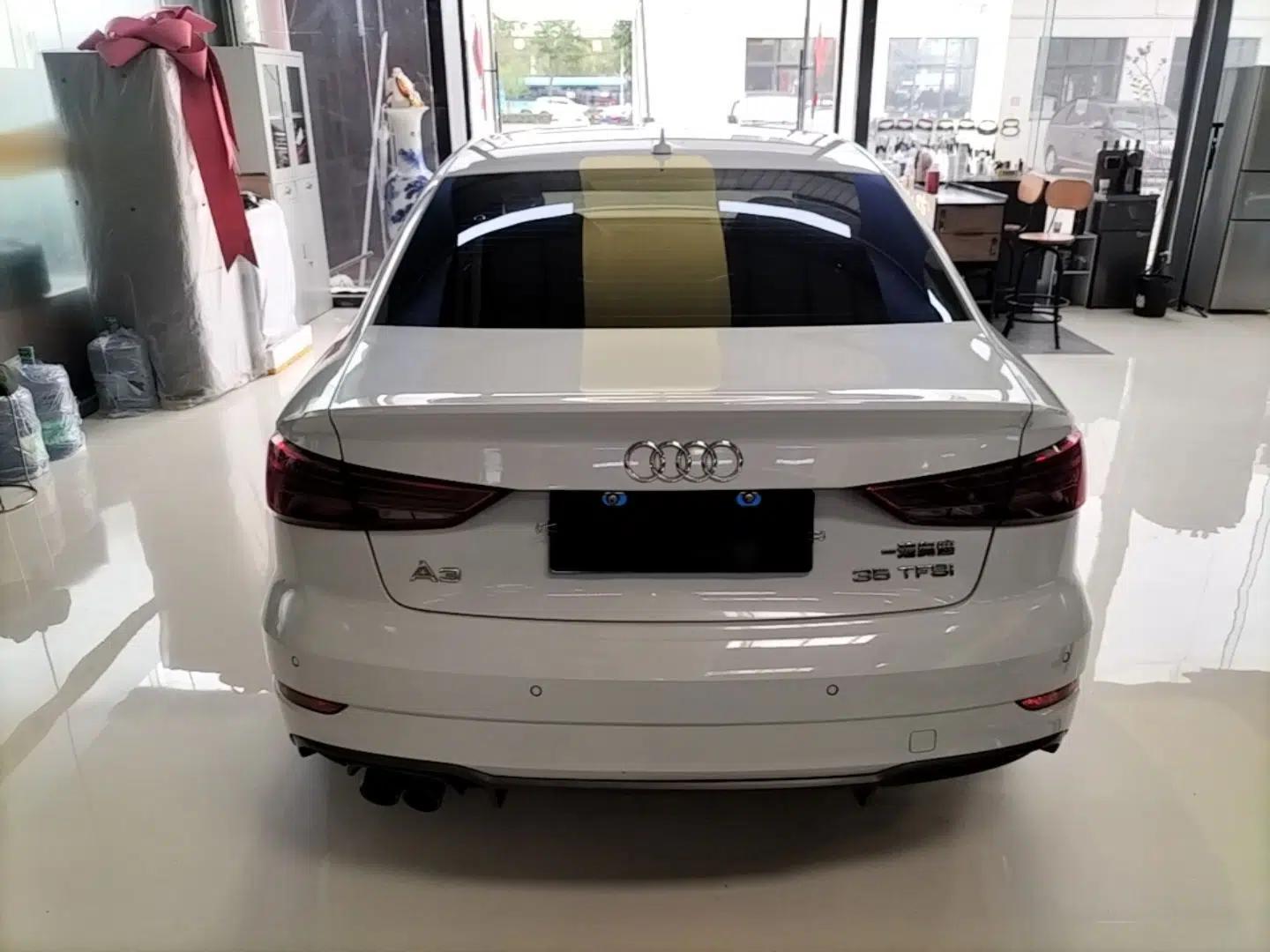 Audi A3 2018 30th Anniversary Edition Limousine 35 TFSI Fashion Model — миниатюра 5