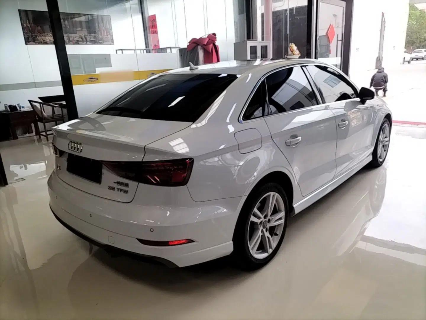 Audi A3 2018 30th Anniversary Edition Limousine 35 TFSI Fashion Model — миниатюра 6