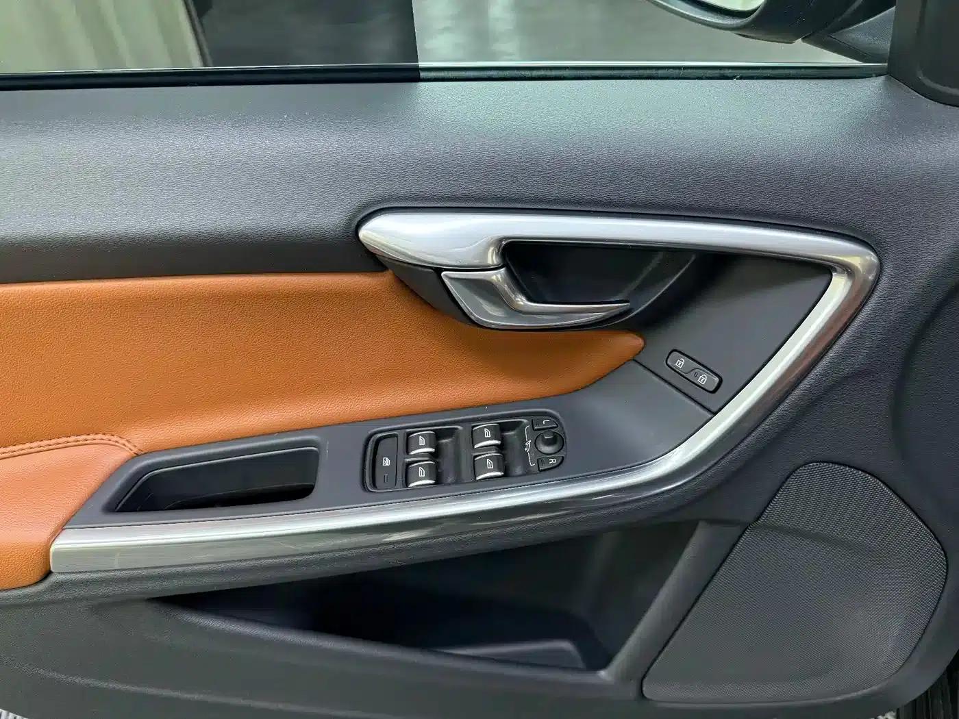 2018 Volvo S60 S60L T4 Smart Entry Edition — миниатюра 13
