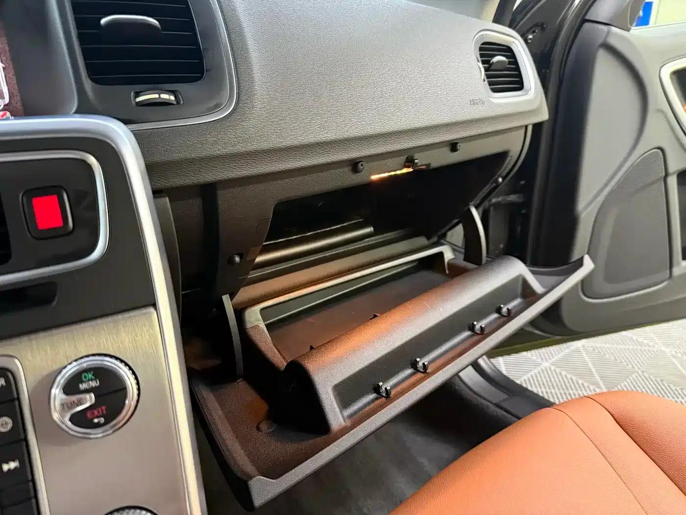 2018 Volvo S60 S60L T4 Smart Entry Edition — миниатюра 25