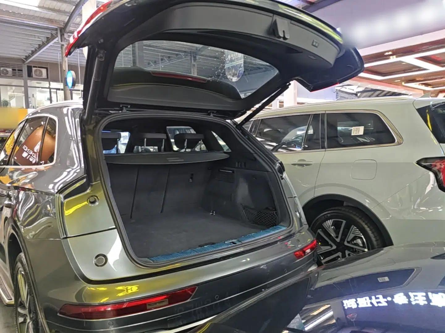 Audi Q5L 2022 45T Luxury Dynamic Model — миниатюра 22