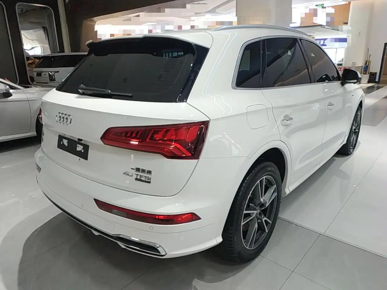 Audi Q5L 2020 Updated 40 TFSI Prestige Fashion Edition — миниатюра 3