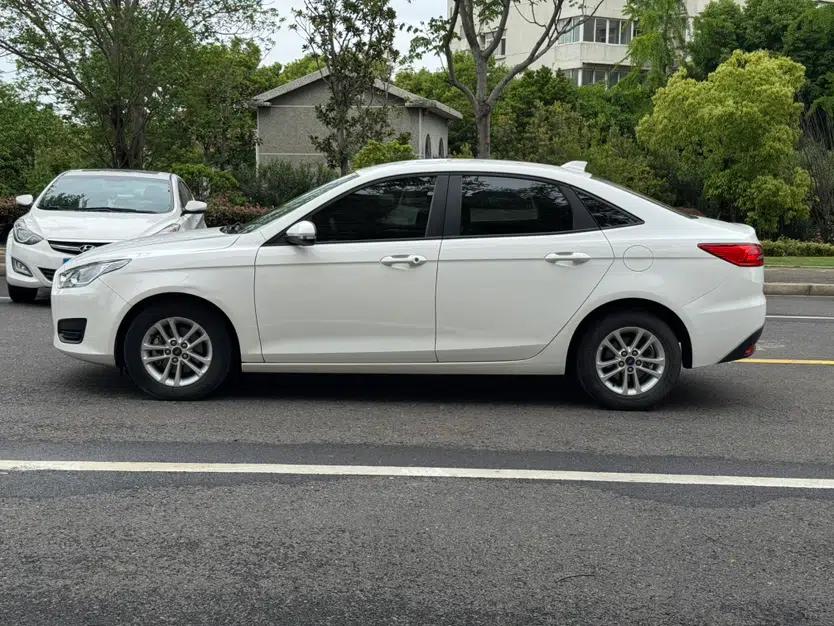 Ford Escort 2019 Revised 1.5L Automatic ZhiXiang Version (Tire Pressure Monitoring) China VI Standard — миниатюра 5