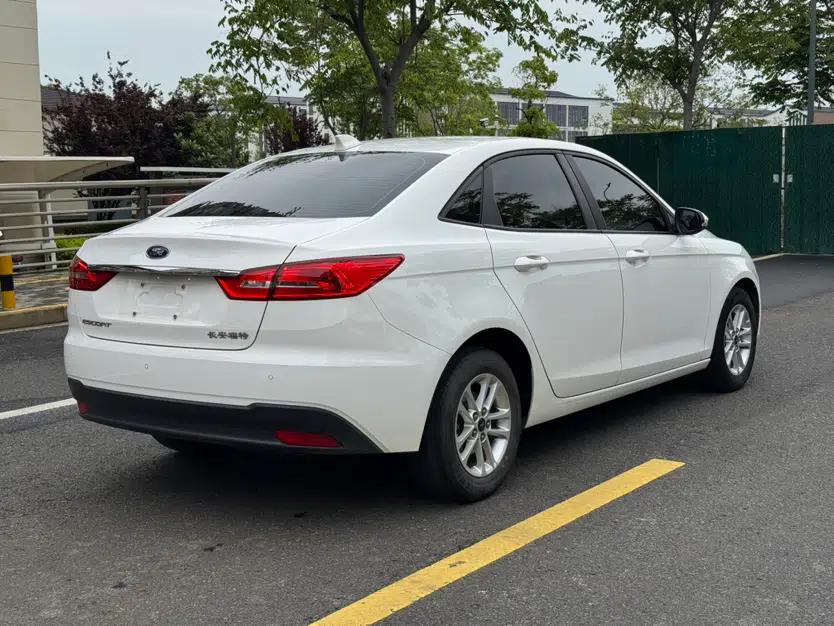 Ford Escort 2019 Revised 1.5L Automatic ZhiXiang Version (Tire Pressure Monitoring) China VI Standard — миниатюра 6