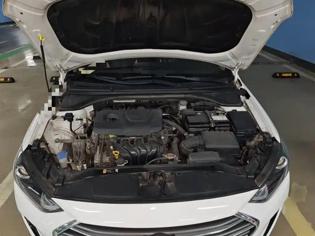 Hyundai Elantra 2016 1.6L Automatic Smart Elite Edition — миниатюра 11