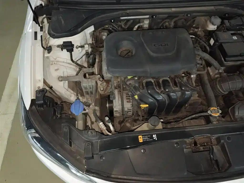 Hyundai Elantra 2016 1.6L Automatic Smart Elite Edition — миниатюра 20