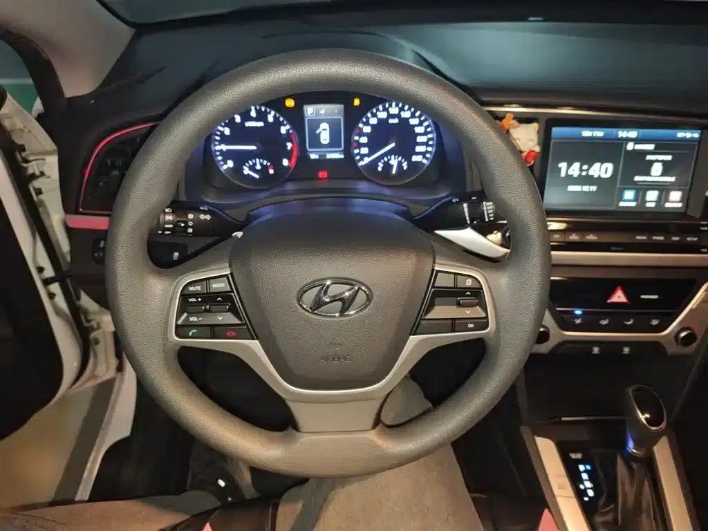 Hyundai Elantra 2016 1.6L Automatic Smart Elite Edition — миниатюра 3