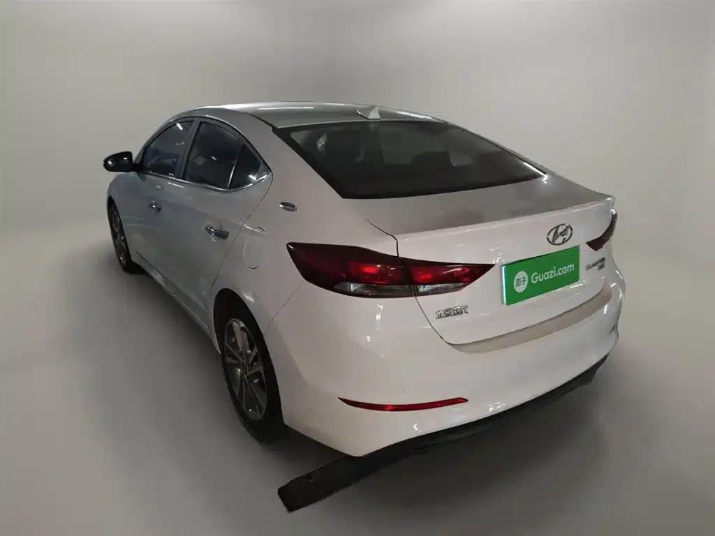 Hyundai Elantra 2016 1.6L Automatic Smart Elite Edition — миниатюра 25