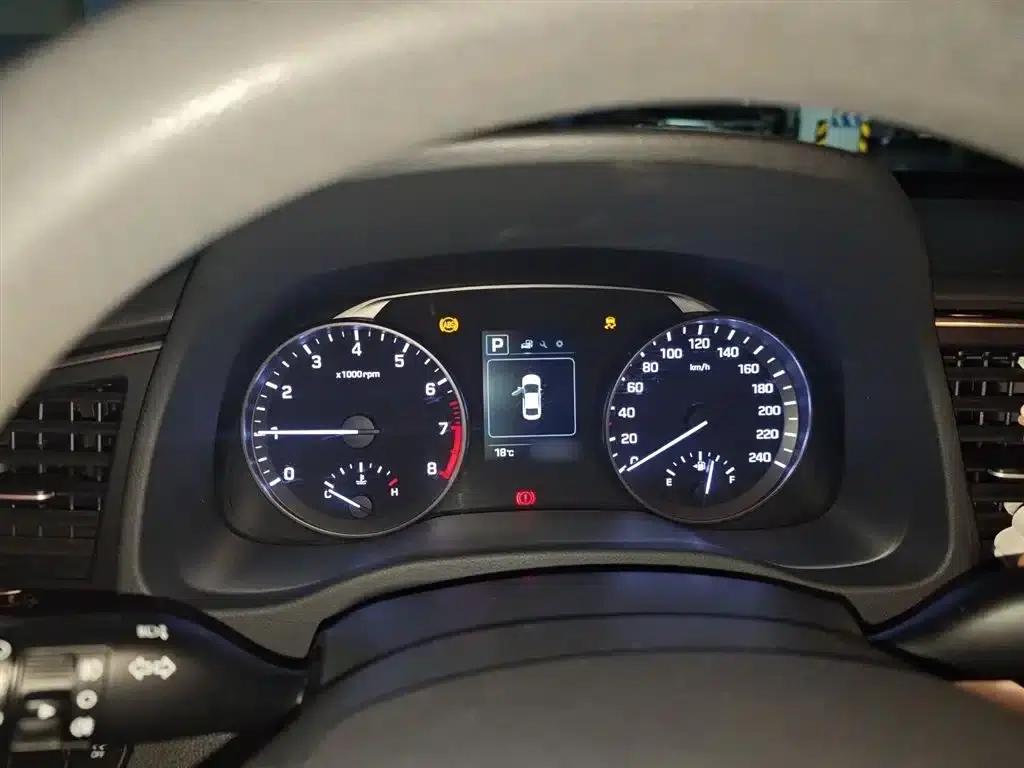 Hyundai Elantra 2016 1.6L Automatic Smart Elite Edition — миниатюра 4