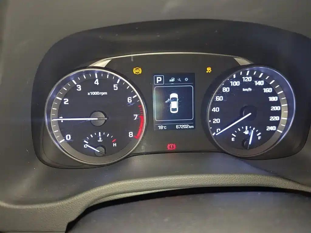 Hyundai Elantra 2016 1.6L Automatic Smart Elite Edition — миниатюра 5