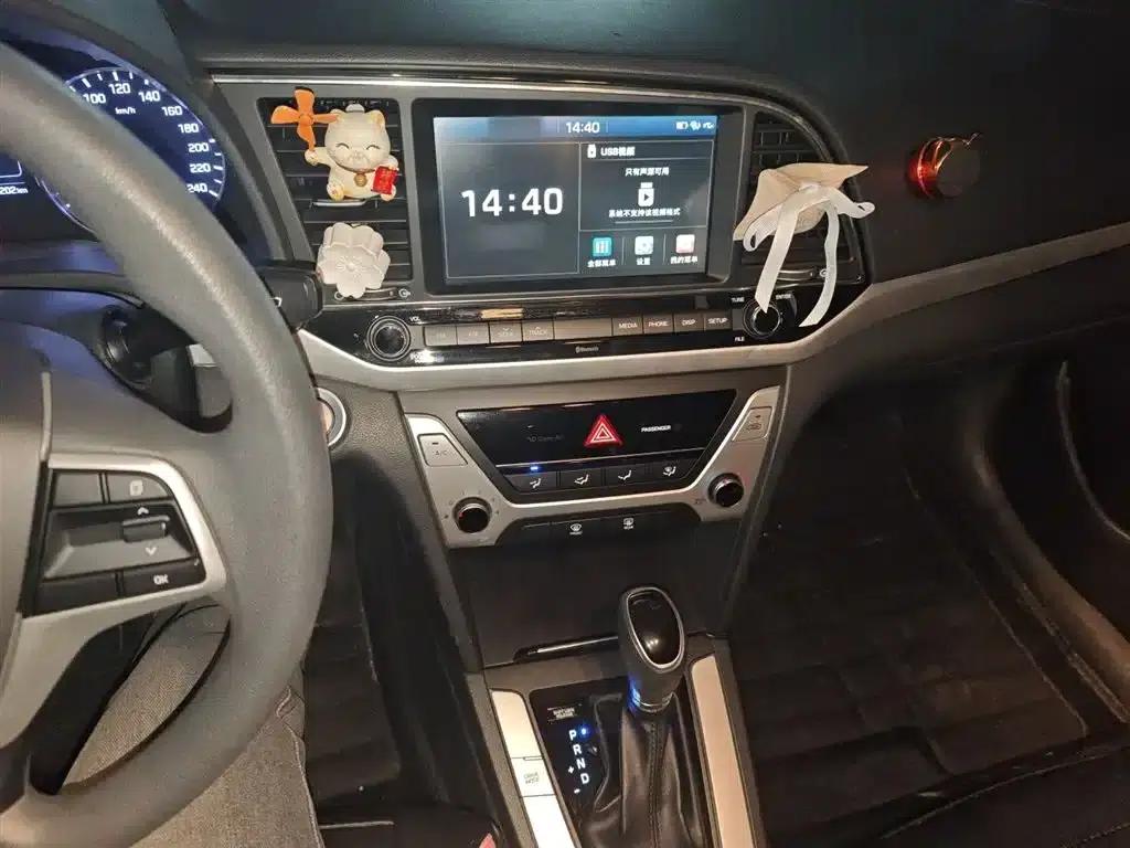 Hyundai Elantra 2016 1.6L Automatic Smart Elite Edition — миниатюра 6