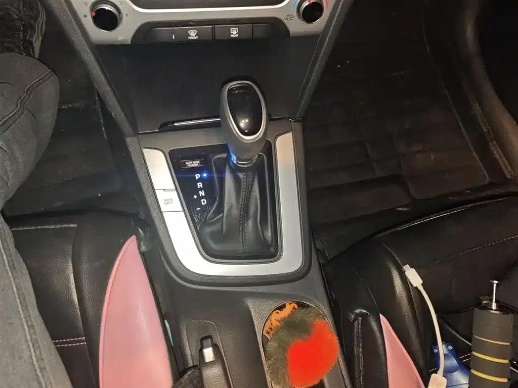Hyundai Elantra 2016 1.6L Automatic Smart Elite Edition — миниатюра 7