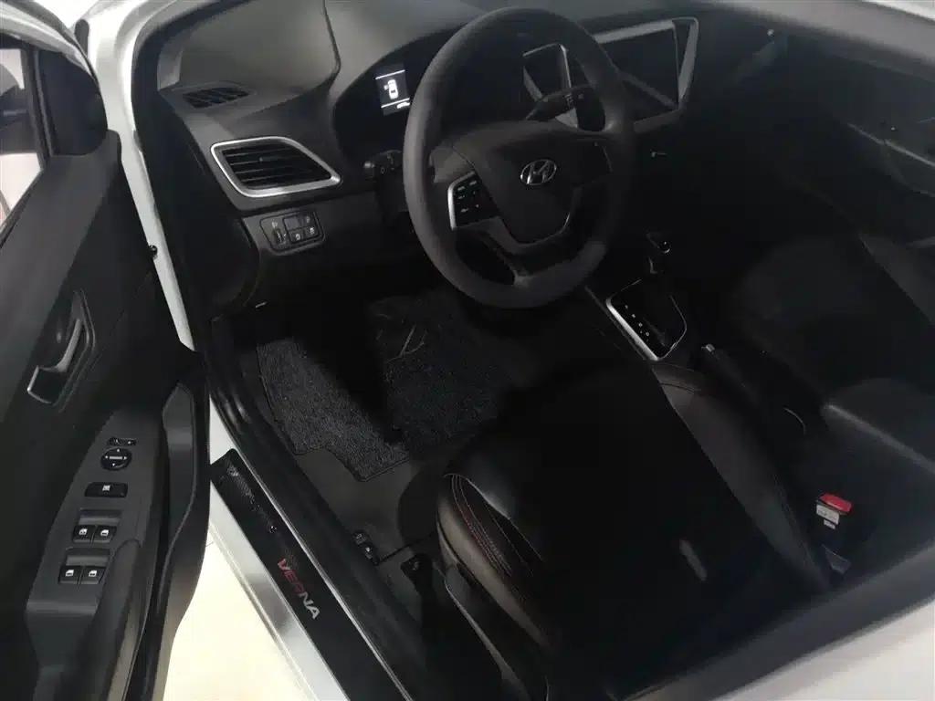 2020 Hyundai Verna 1.4L CVT TOP Elite Edition — миниатюра 16