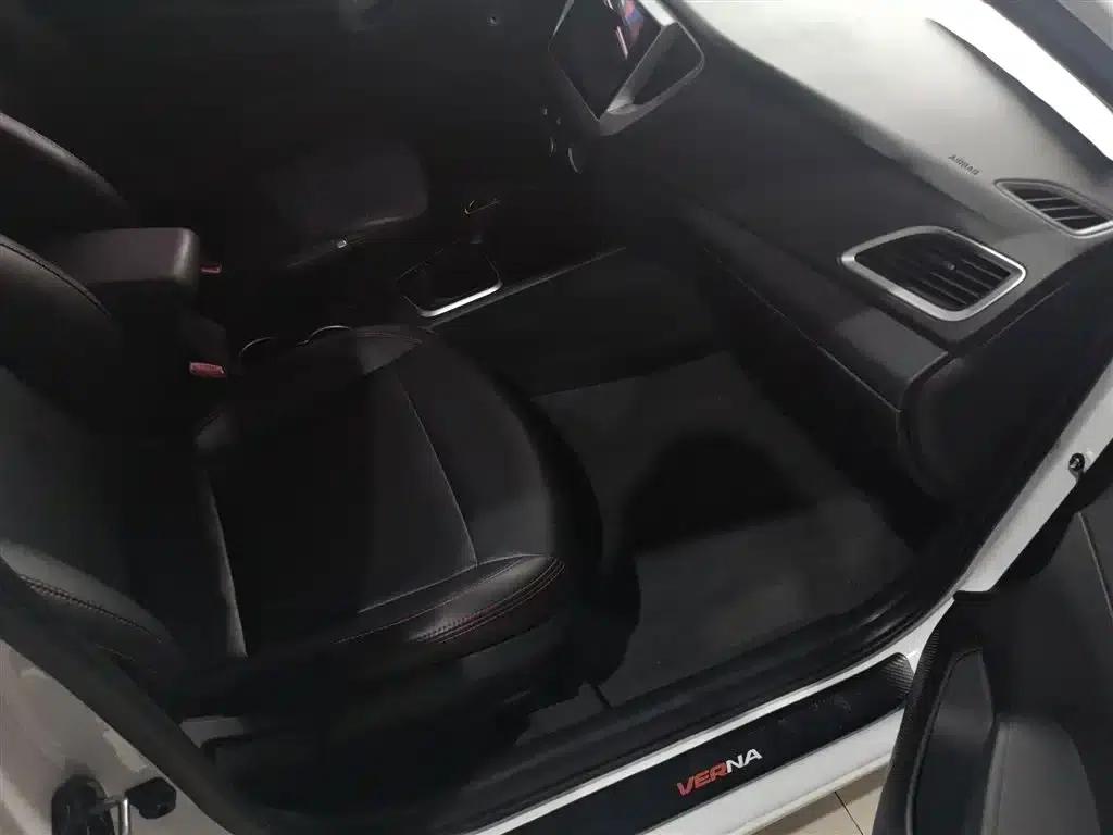 2020 Hyundai Verna 1.4L CVT TOP Elite Edition — миниатюра 25