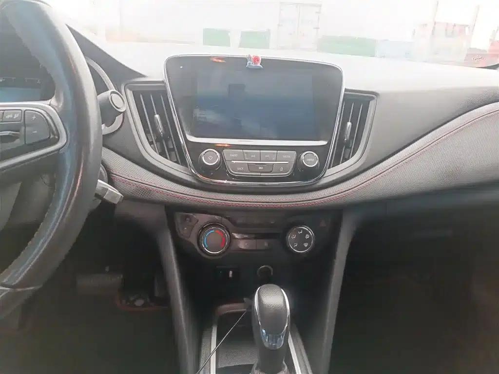Chevrolet Cruze 2022 Mild Hybrid RS 330T Automatic Comfort Edition — миниатюра 9