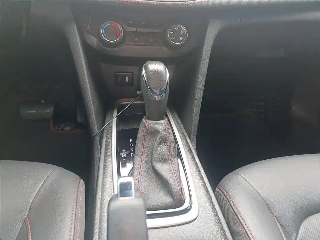 Chevrolet Cruze 2022 Mild Hybrid RS 330T Automatic Comfort Edition — миниатюра 10