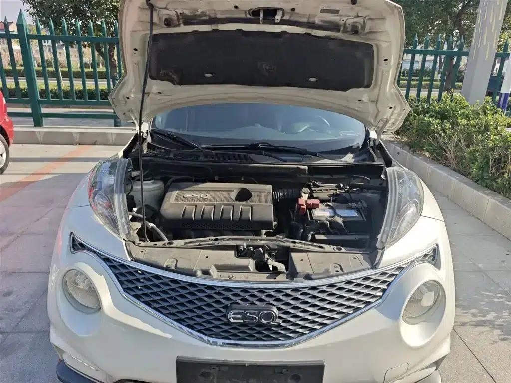Infiniti ESQ 2014 1.6L Premium Edition — миниатюра 11