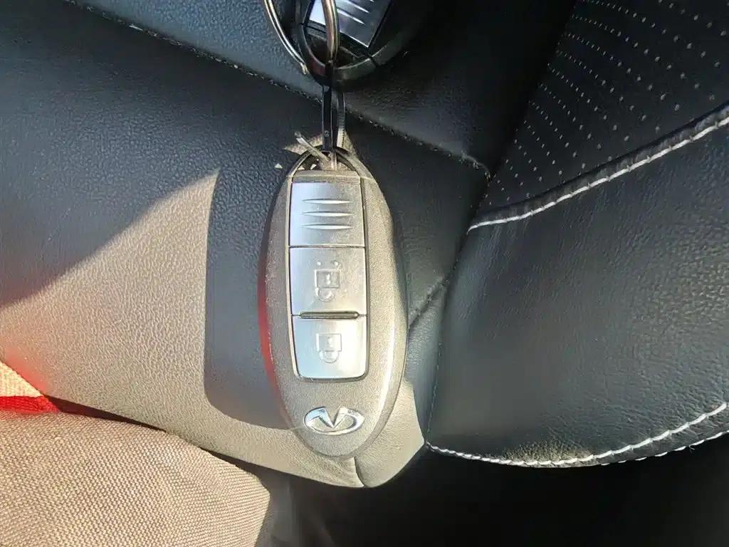 Infiniti ESQ 2014 1.6L Premium Edition — миниатюра 12