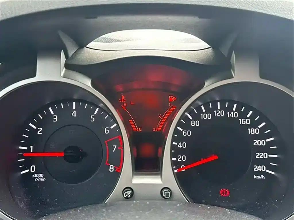 Infiniti ESQ 2014 1.6L Premium Edition — миниатюра 15