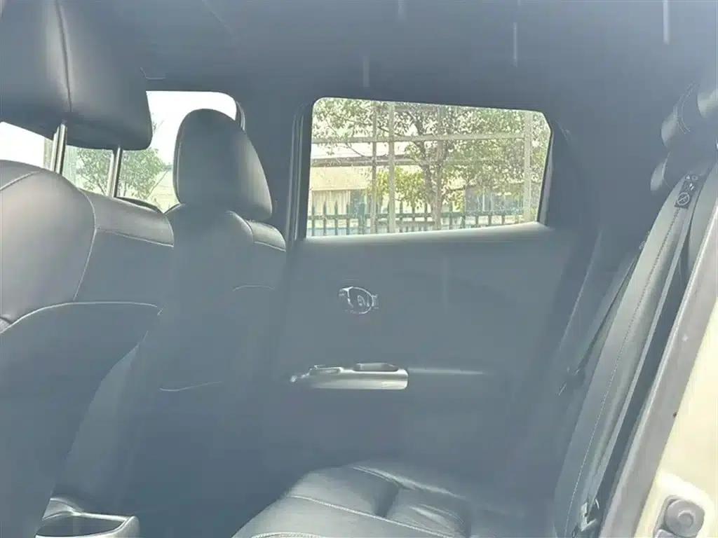 Infiniti ESQ 2014 1.6L Premium Edition — миниатюра 17