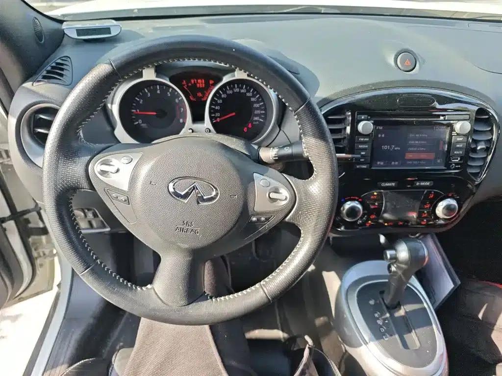 Infiniti ESQ 2014 1.6L Premium Edition — миниатюра 3