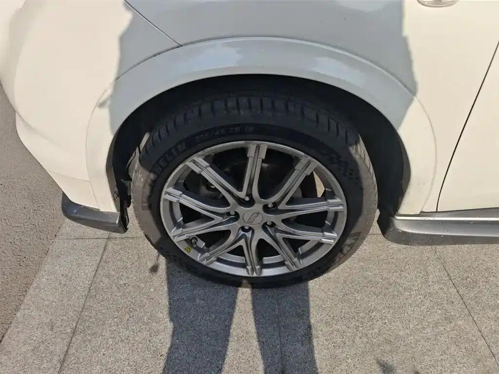 Infiniti ESQ 2014 1.6L Premium Edition — миниатюра 22