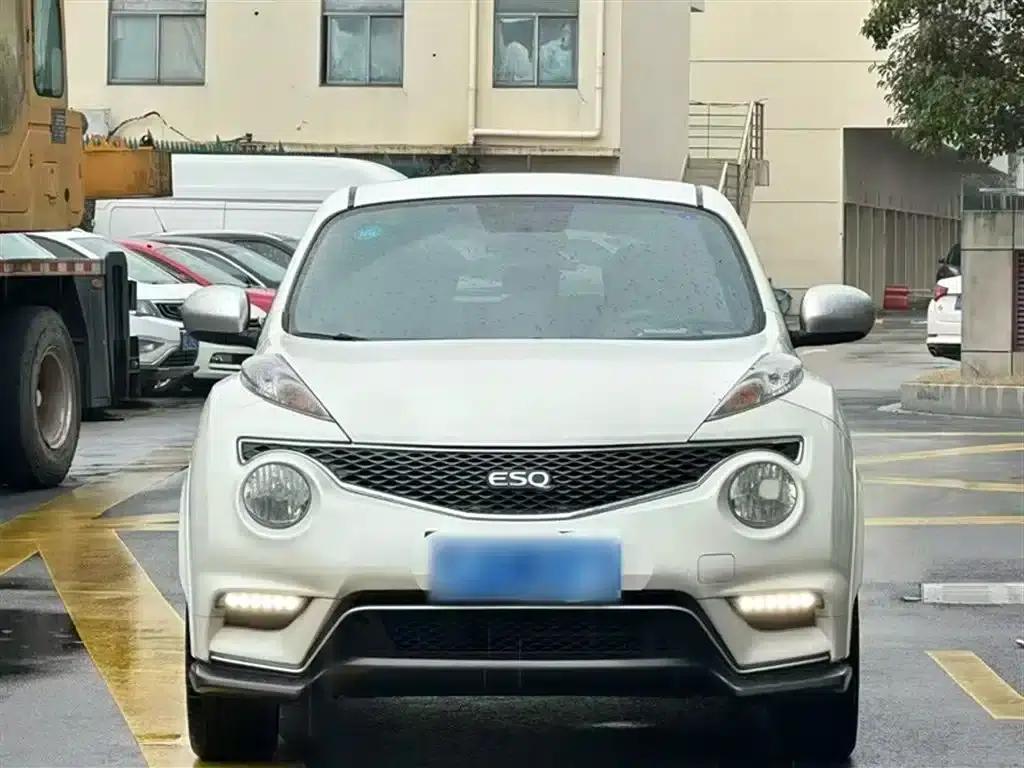Infiniti ESQ 2014 1.6L Premium Edition — миниатюра 24