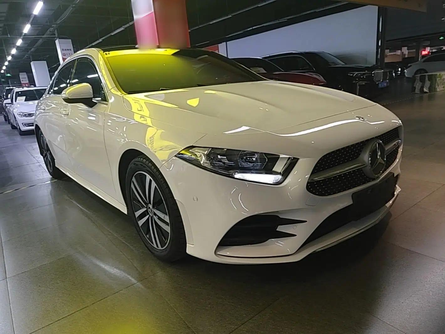 Mercedes-Benz A-Class 2019 A 180 L Sport Sedan — миниатюра 3