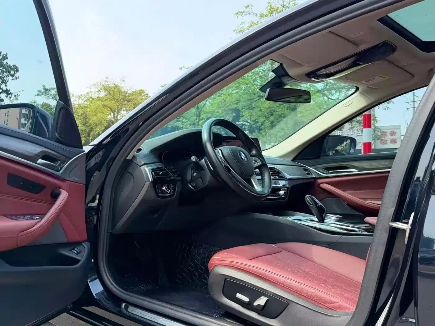 2022 BMW 5 Series 530Li Leading Luxury Package — миниатюра 4