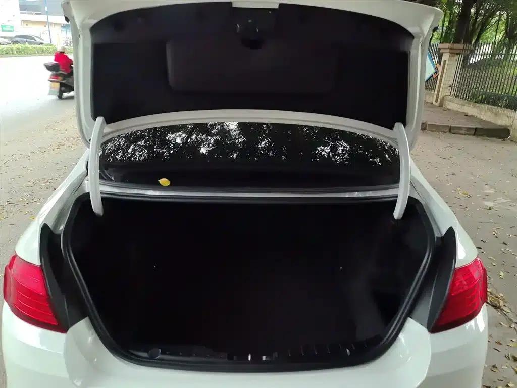 2014 BMW 5 Series 520Li Elegant Edition — миниатюра 10