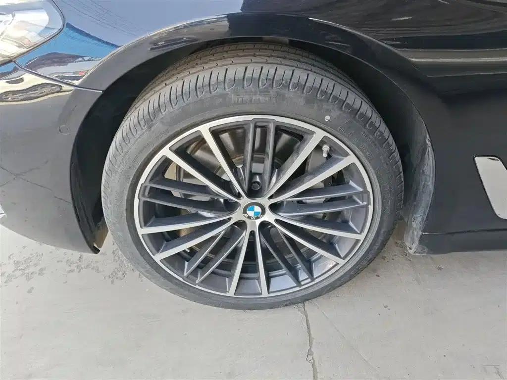 2023 BMW 5 Series 530Li Leading Edition M Sport Package — миниатюра 23