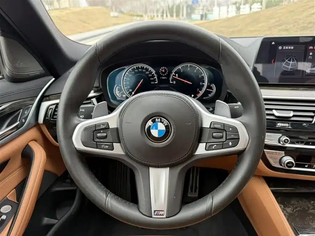 2018 BMW 5 Series Facelift 530Li Leading Edition M Sport Package — миниатюра 3