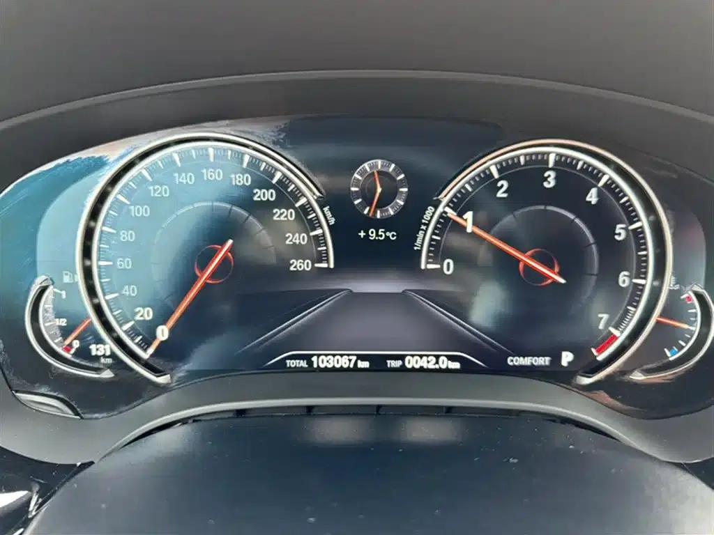 2018 BMW 5 Series Facelift 530Li Leading Edition M Sport Package — миниатюра 4