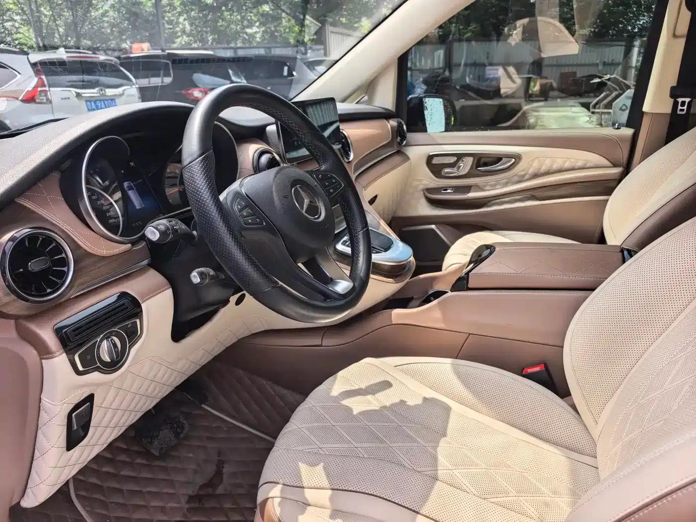 Mercedes-Benz V-Class 2021 V 260 Navigator Edition — миниатюра 4