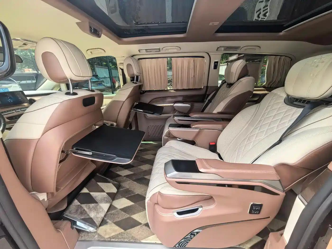 Mercedes-Benz V-Class 2021 V 260 Navigator Edition — миниатюра 7