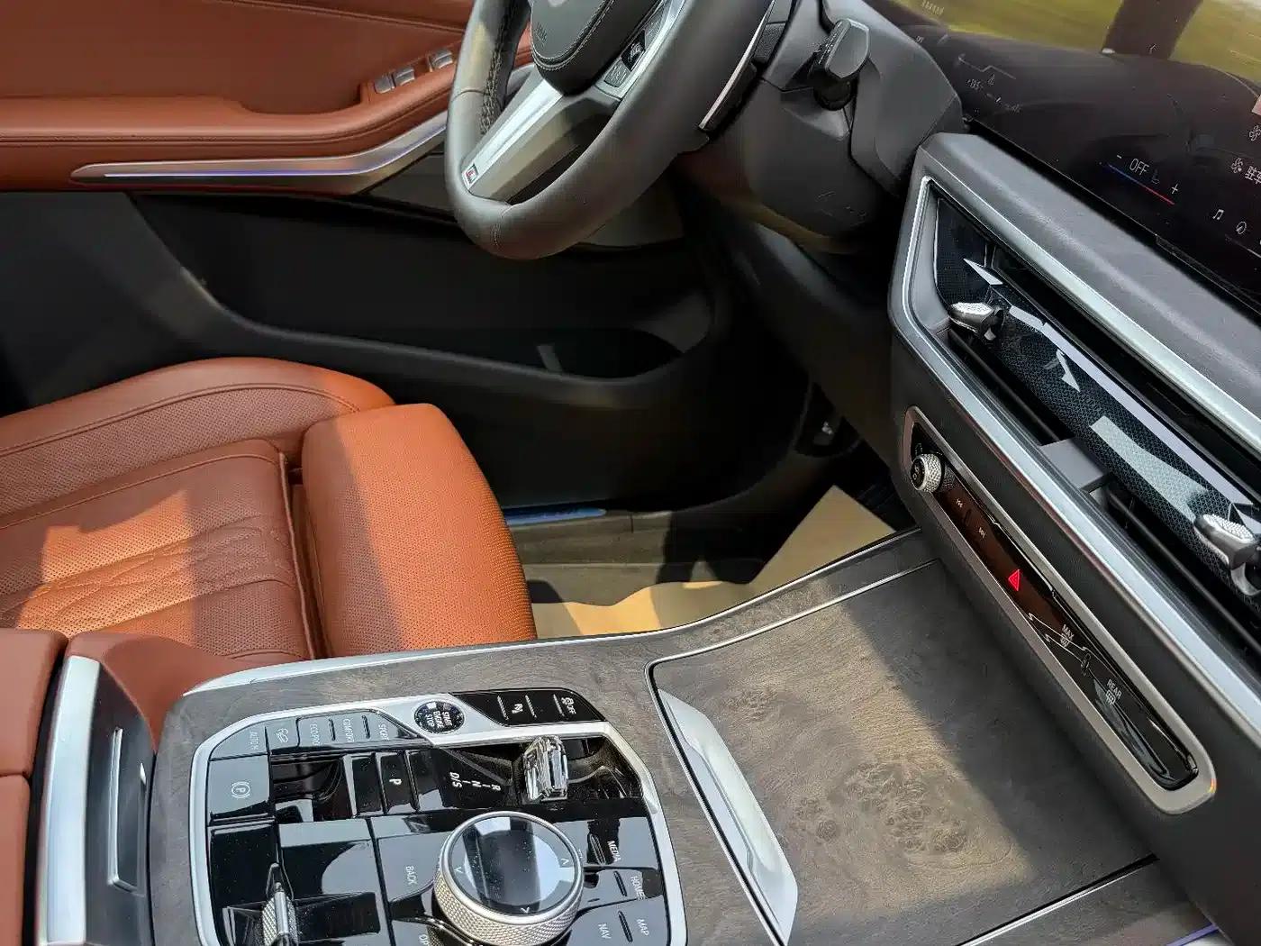 BMW X7 2023 xDrive40i M Sport Package — миниатюра 32