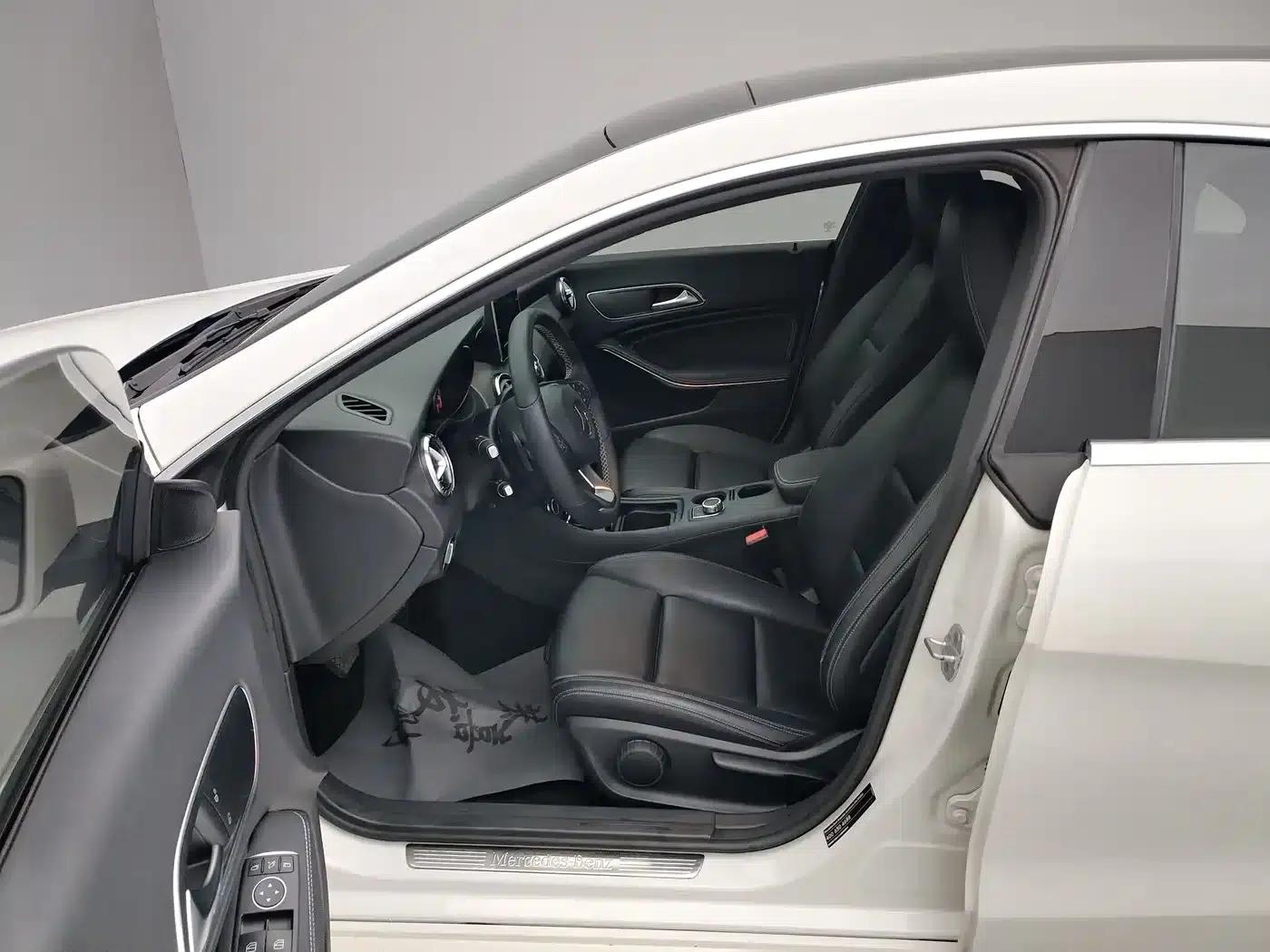 Imported Mercedes-Benz CLA 2016 CLA 200 Dynamic — миниатюра 13