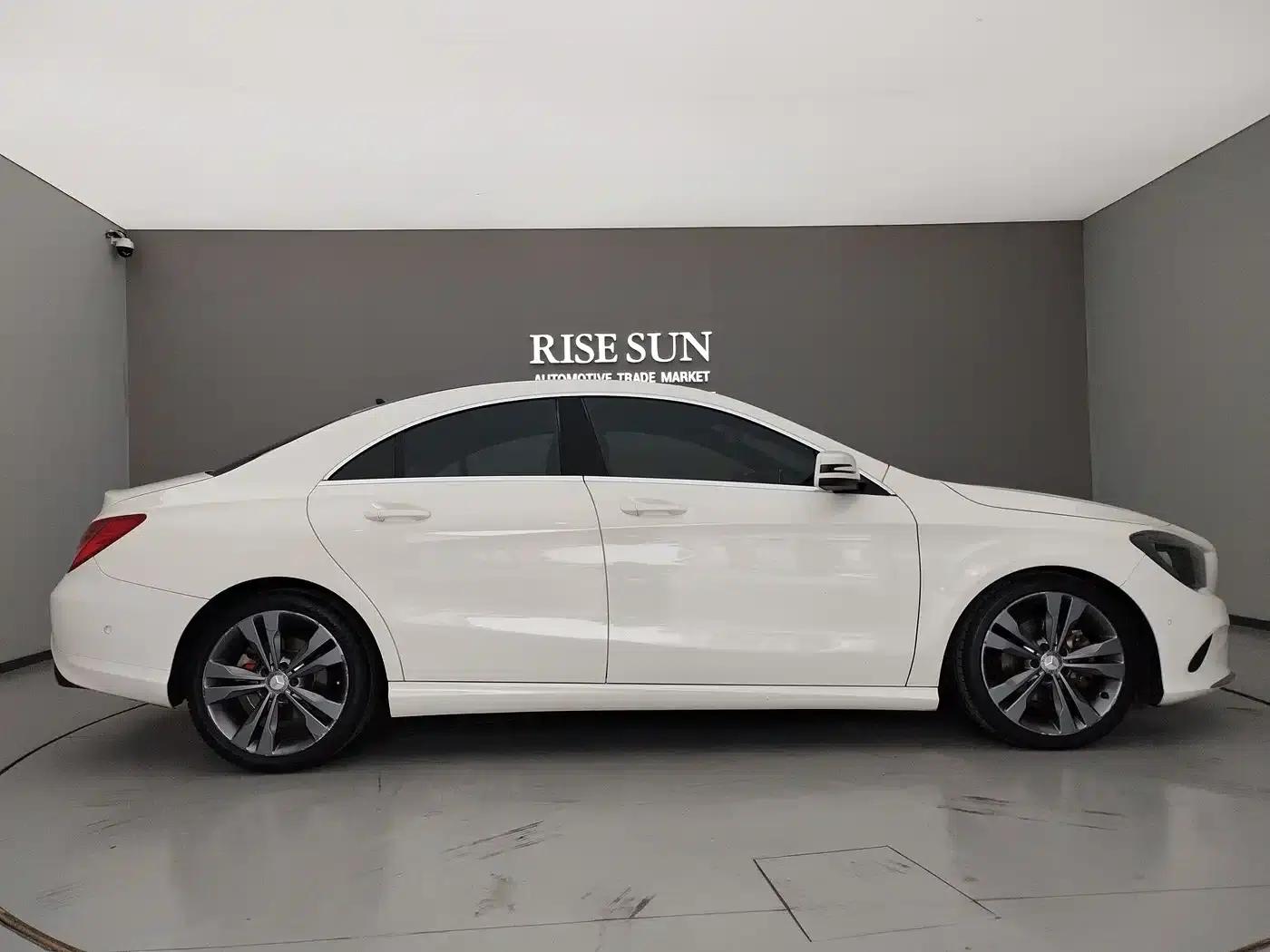 Imported Mercedes-Benz CLA 2016 CLA 200 Dynamic — миниатюра 4