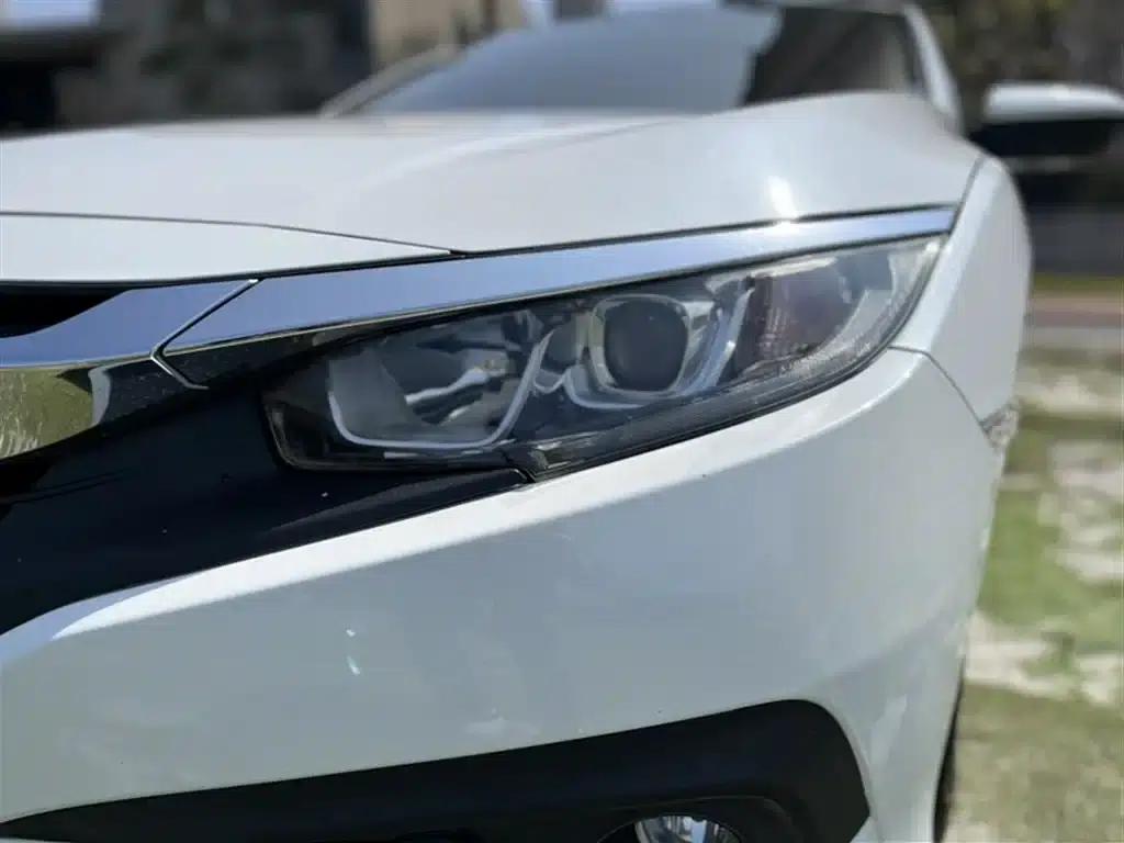 2016 Civic 180TURBO CVT Comfort Edition — миниатюра 11