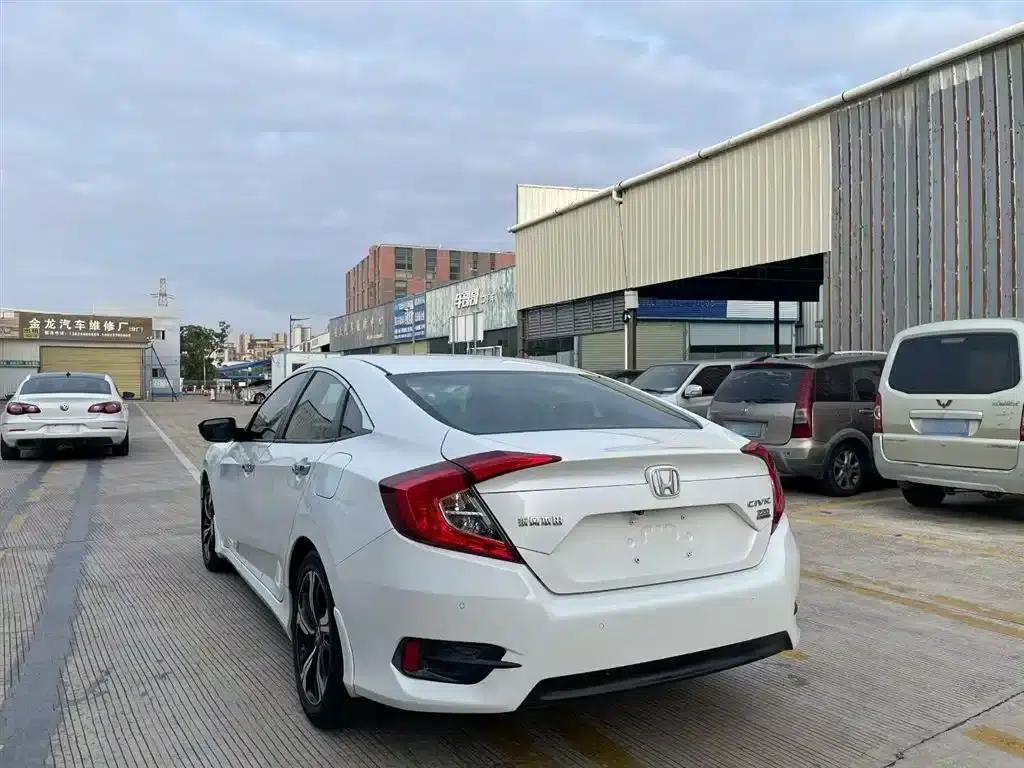 2016 Civic 220TURBO CVT Premium Edition — миниатюра 13