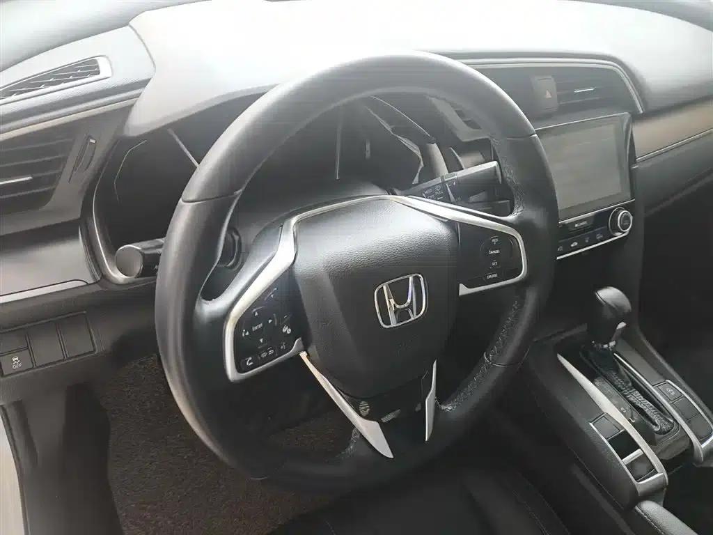 2016 Civic 220TURBO CVT Premium Edition — миниатюра 18
