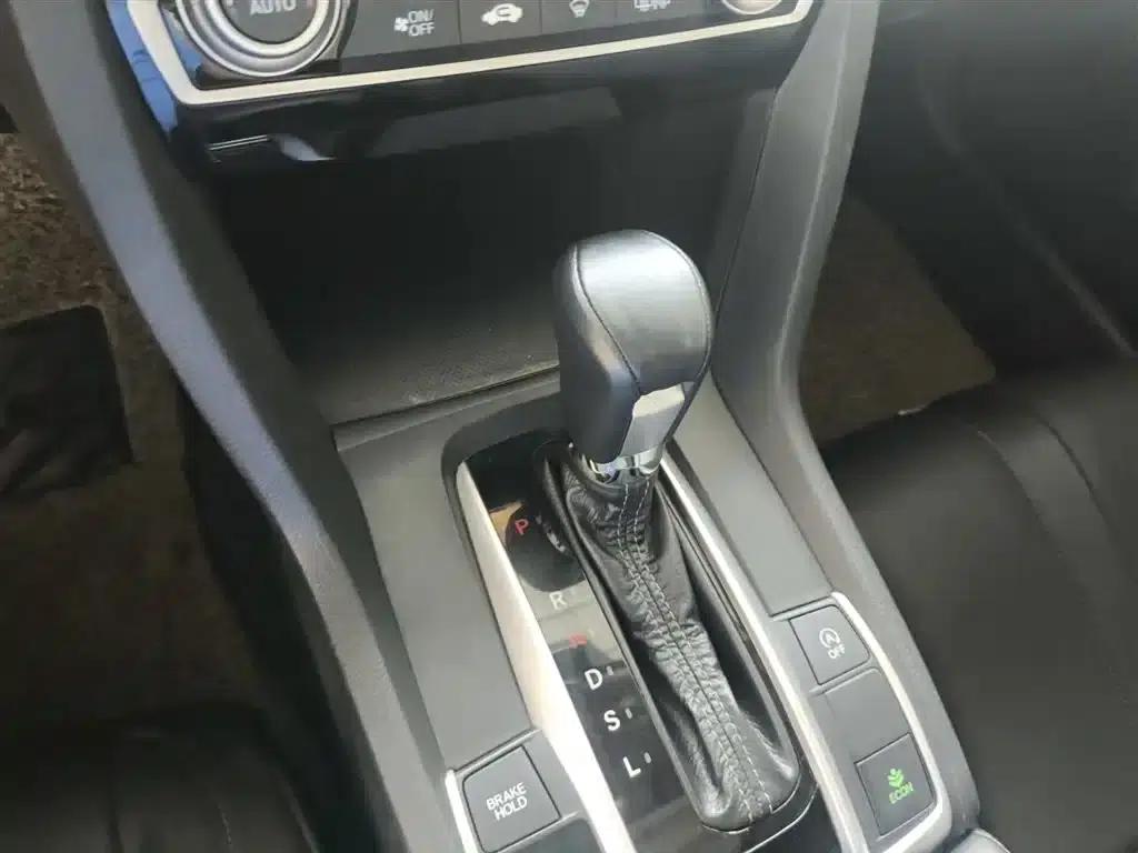 2016 Civic 220TURBO CVT Premium Edition — миниатюра 20