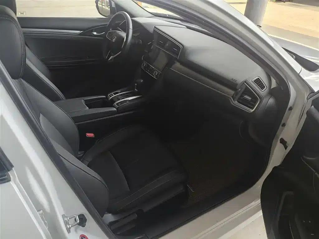 2016 Civic 220TURBO CVT Premium Edition — миниатюра 23