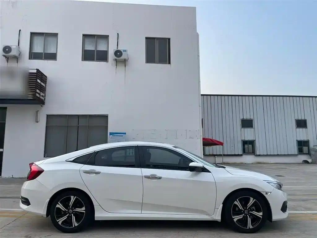 2016 Civic 220TURBO CVT Premium Edition — миниатюра 10