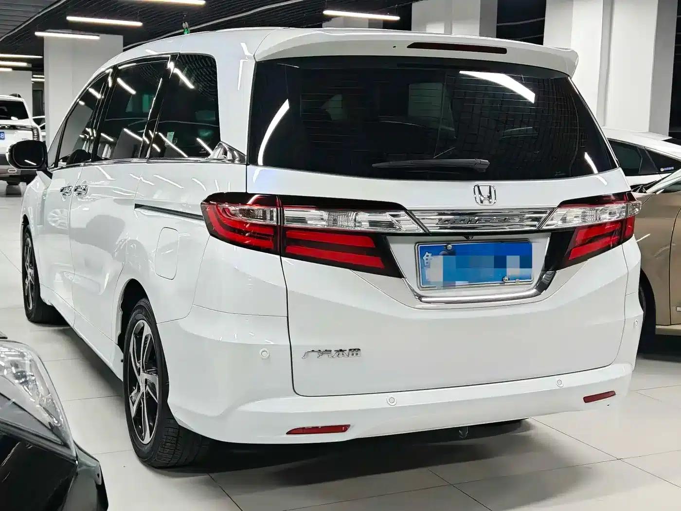 2017 Odyssey 2.4L Luxury Edition — миниатюра 3